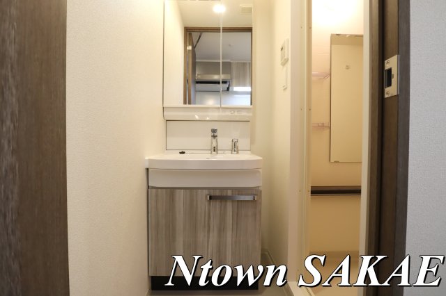 洗面設備　独立洗面台あり、毎朝おしゃれに忙しい女性の方におすすめです