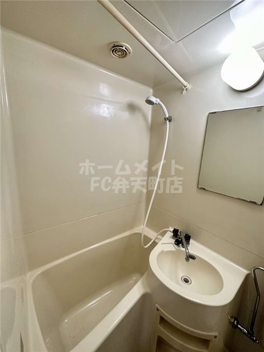 バス・シャワールーム　ゆったり過ごせるお風呂です