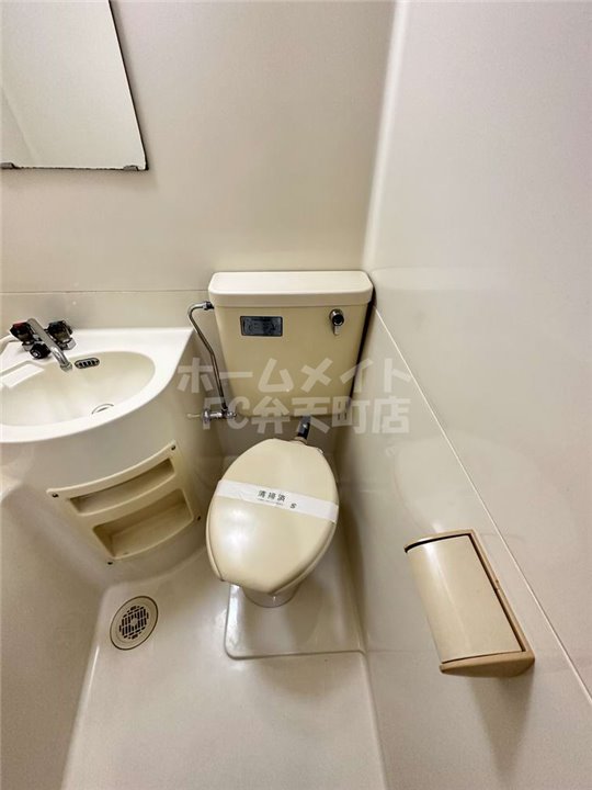 トイレ　落ち着いた色調のトイレです