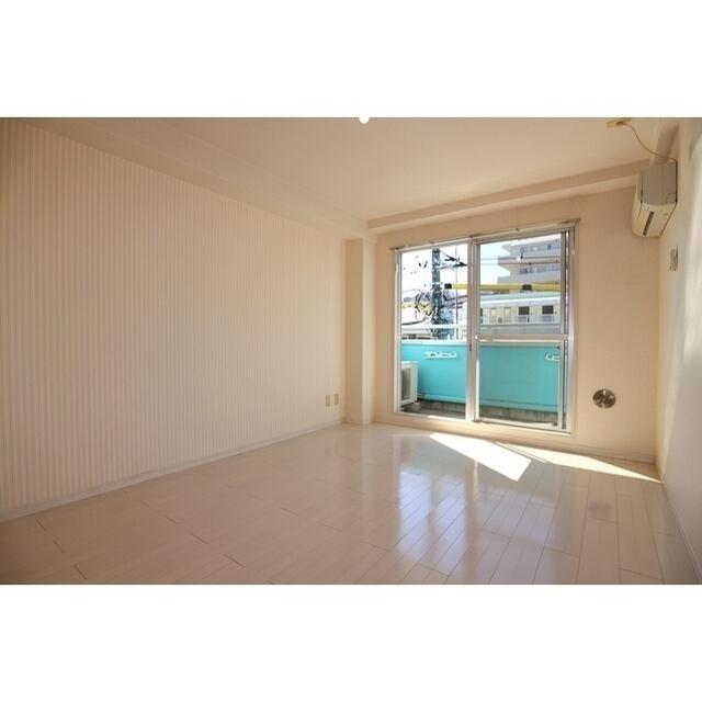 居室・リビング　６帖の洋室