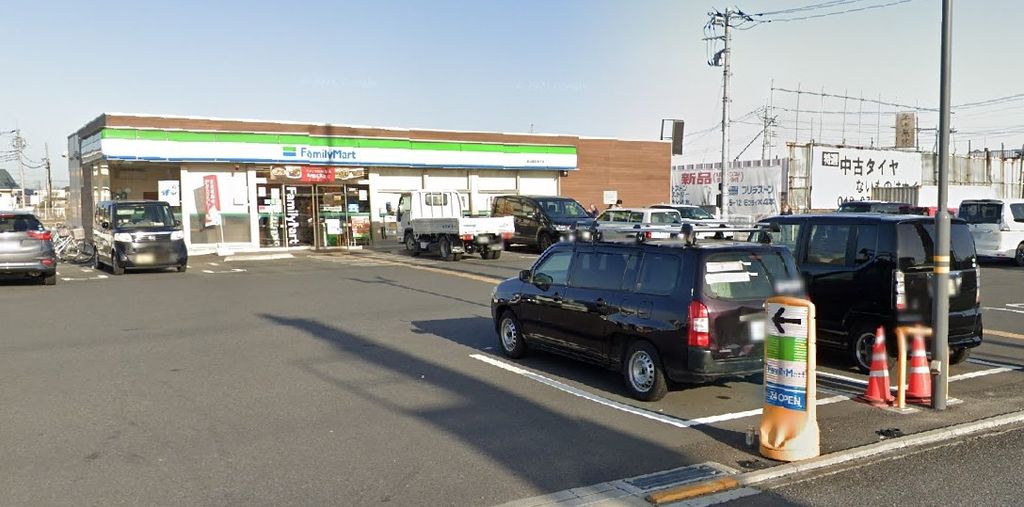コンビニ　ファミリーマート越谷南荻島北店（コンビニ）まで730m