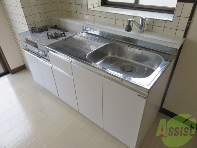 キッチン　キッチンは広々として料理の腕も弾みますね。