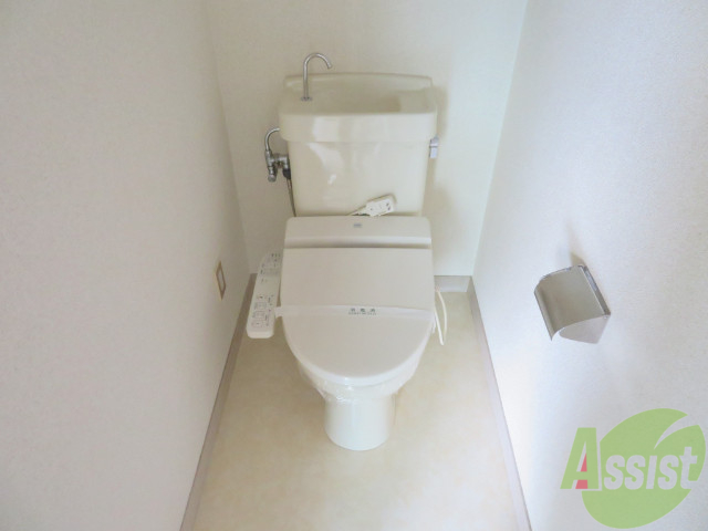トイレ　トイレはこちらウォシュレット付きでうれしいですね