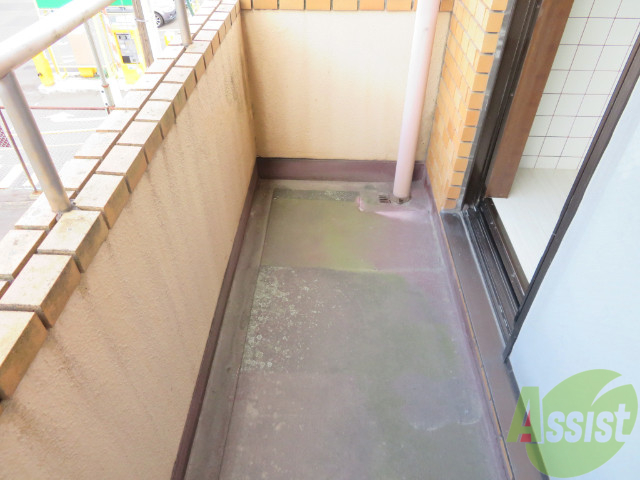 バルコニー　バルコニーも広く晴れた日は洗濯物が沢山干せますね