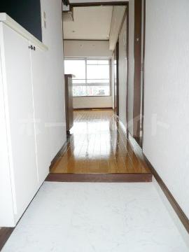 玄関　玄関より室内