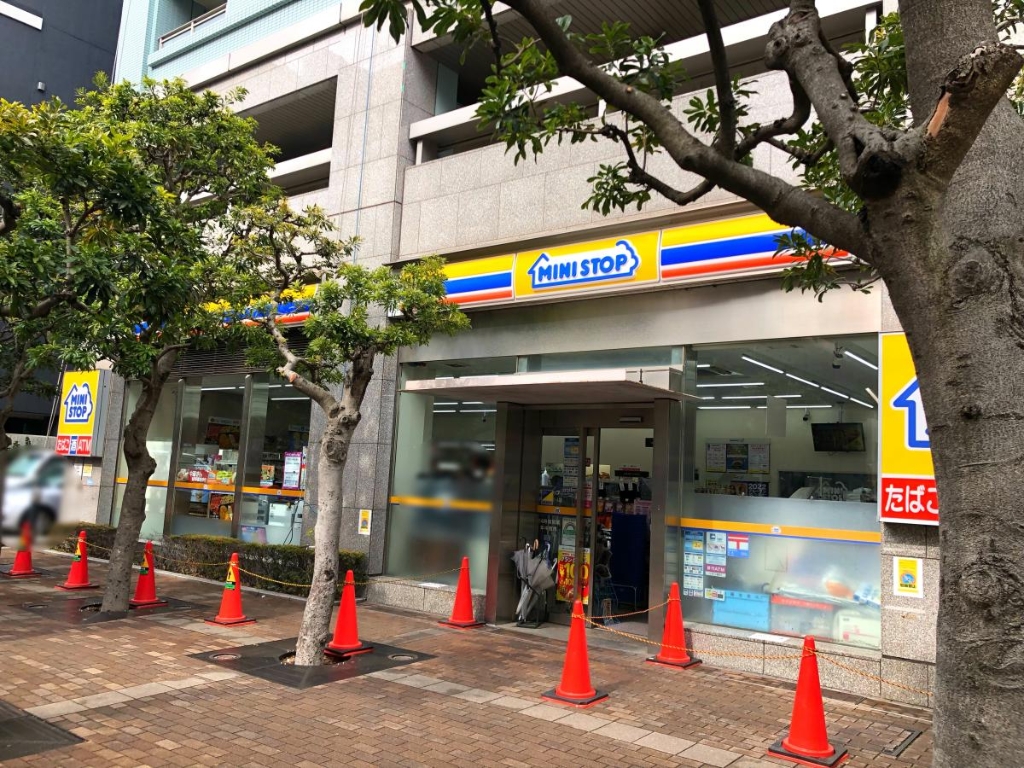 コンビニ　ミニストップ 新宿花園通り店（コンビニ）まで12m