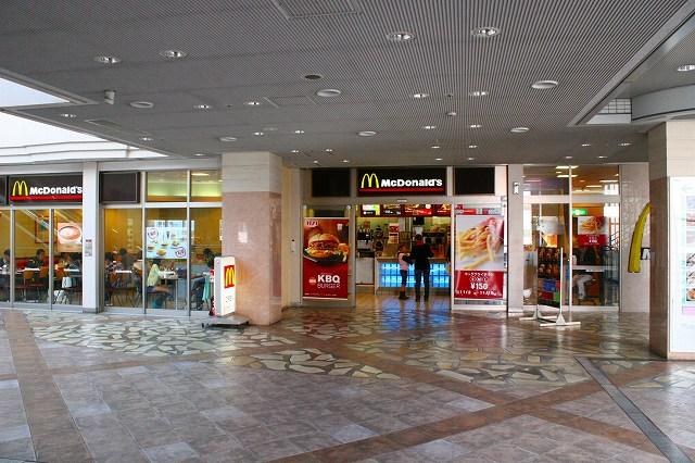 飲食店　マクドナルド　近鉄学園前店（飲食店）まで510m