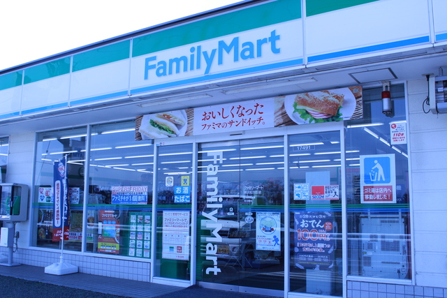 コンビニ　ファミリーマート所沢松が丘店（コンビニ）まで1027m