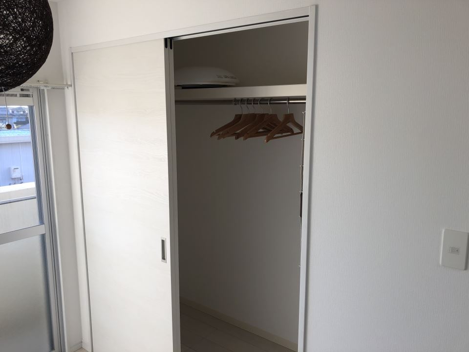 収納　ハンガーパイプ付き収納☆