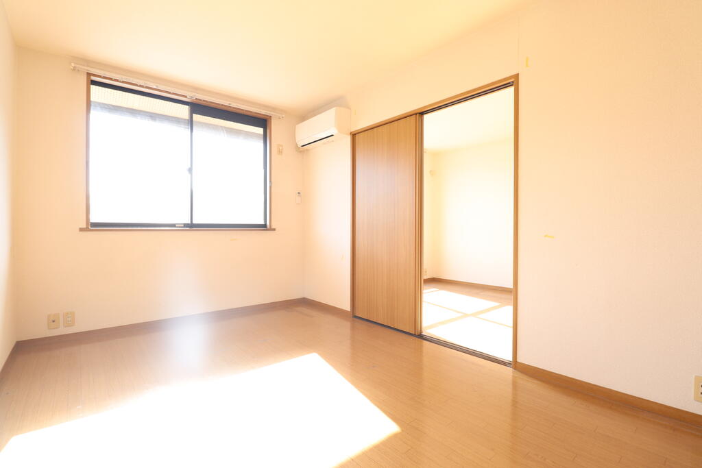 その他部屋・スペース　リビング隣の洋室です♪