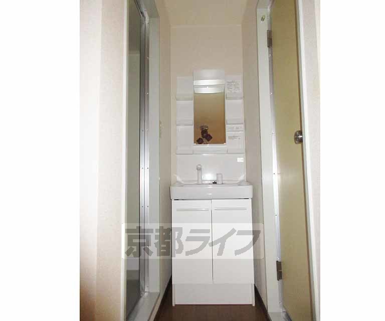 洗面設備　使いやすい洗面台です