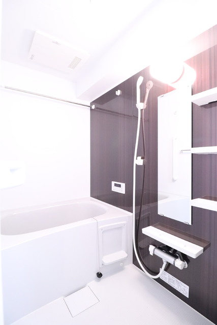 バス・シャワールーム　浴室乾燥機付きのお風呂場♪