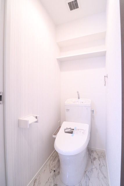 トイレ　あると嬉しい温水洗浄便座付き♪