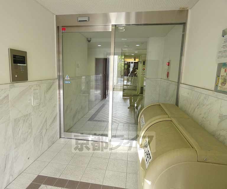 その他共有部分　玄関前です。