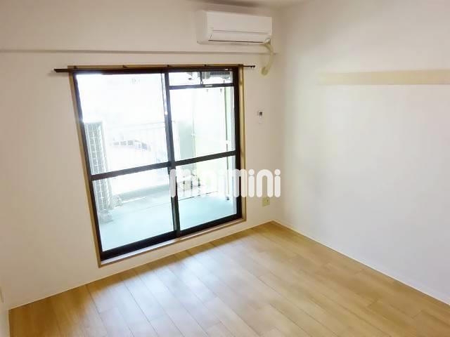 居室・リビング　７帖洋間