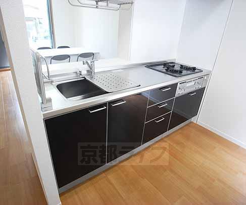 キッチン　３口コンロ付きのカウンターキッチン