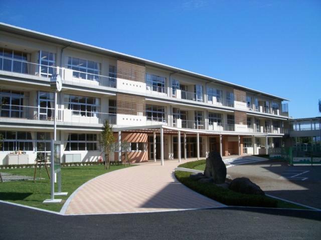 小学校　吉岡町立駒寄小学校（小学校）まで1462m