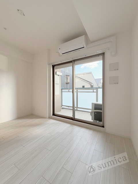 バルコニー　ホワイトベースで明るい内装♪