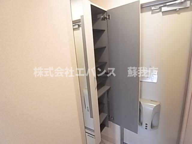 エントランス　落ち着いたエントランスです