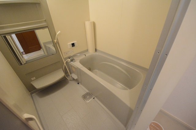 バス・シャワールーム　追い炊き機能付きで便利☆