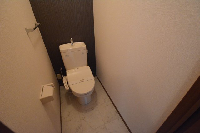 トイレ　温水洗浄暖房便座ついてます☆