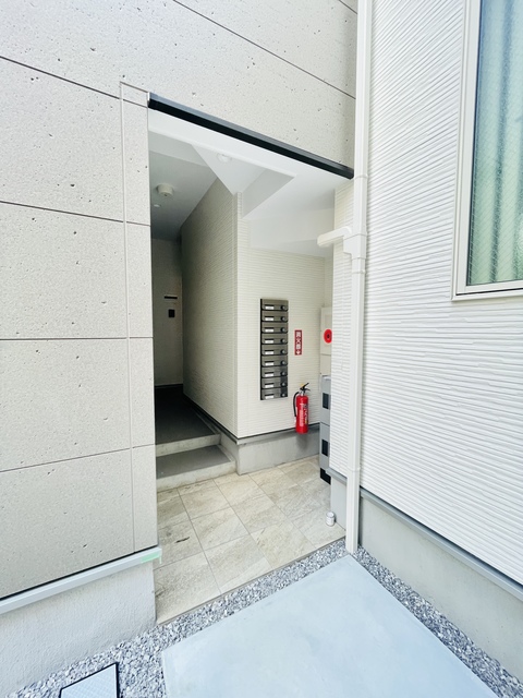 エントランス　敷地内ゴミ置き場有