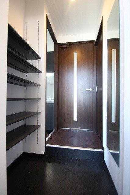 玄関　同物件、別号室のものです。