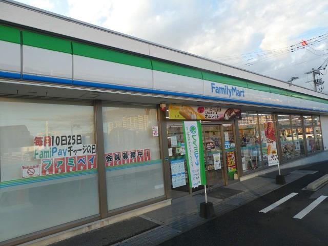 コンビニ　ファミリーマート（コンビニ）まで1240m