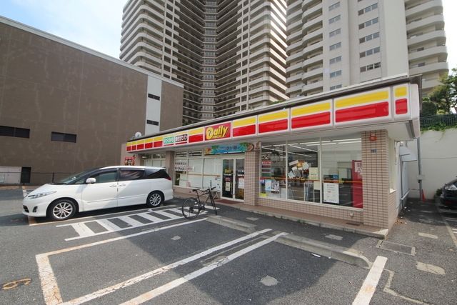 コンビニ　デイリーヤマザキ さいたま上落合店（コンビニ）まで679m