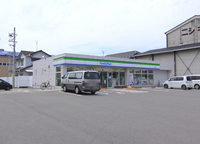 コンビニ　ファミリーマート伊予下吾川店（コンビニ）まで158m