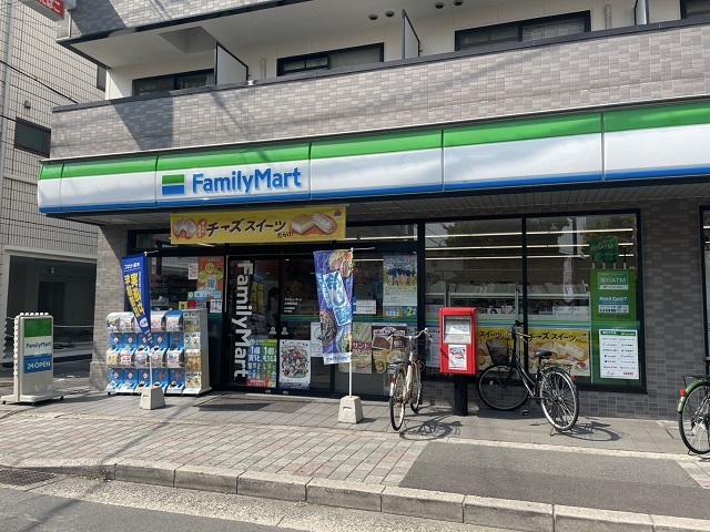 コンビニ　ファミリーマート大東野崎店様（コンビニ）まで400m