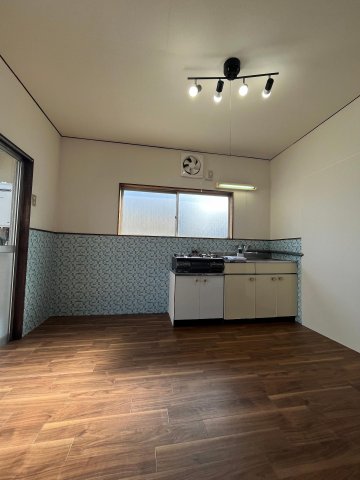 キッチン　ダイニングキッチンもリフォーム済！