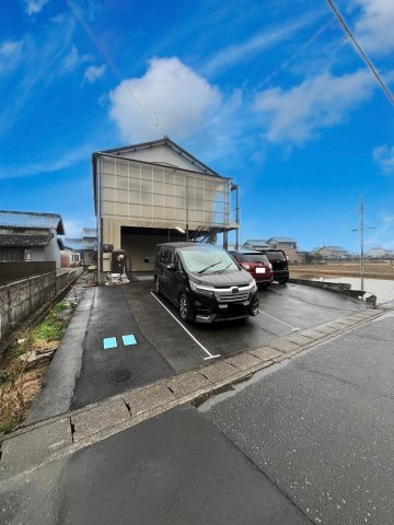 建物外観　駐車場は縦列2台可能！