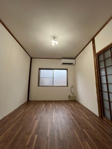 居室・リビング　エアコン1台設置済み！