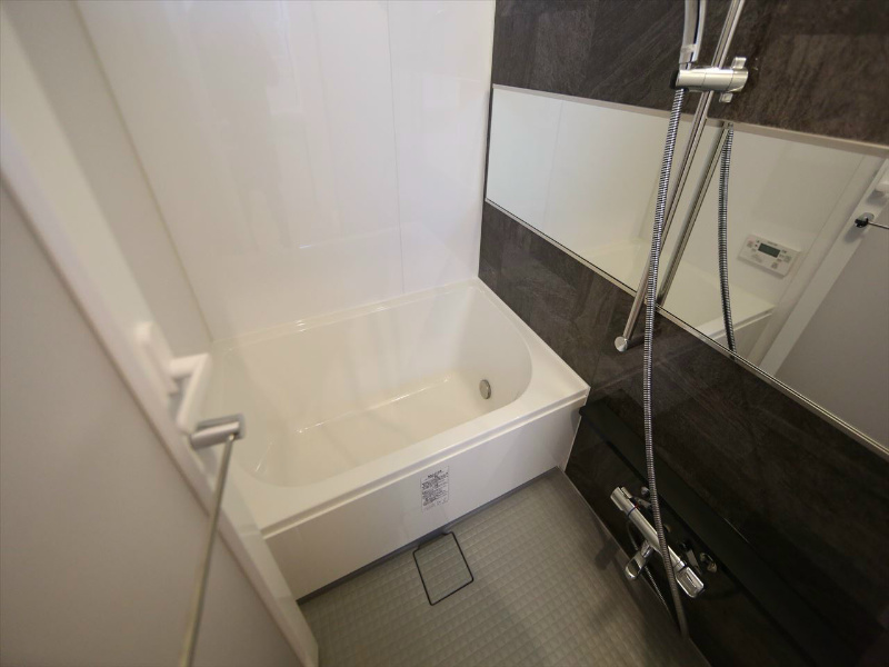 バス・シャワールーム　浴室暖房乾燥機付　追い焚き付お風呂