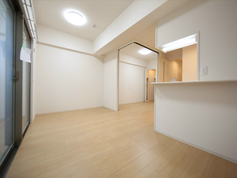 居室・リビング　ＬＤＫ11帖　カウンターキッチン　エアコン完備