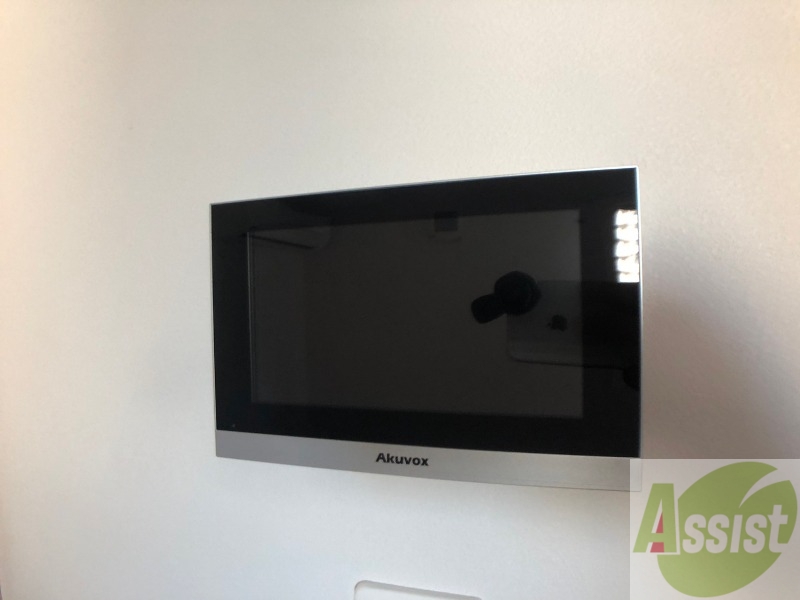 セキュリティ　ＴＶモニター付インターホンです。来客者の顔が見えるので安心！