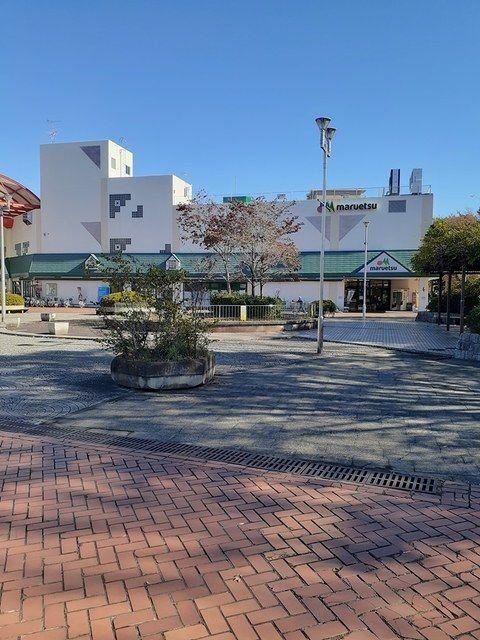 スーパー　マルエツ（スーパー）まで711m