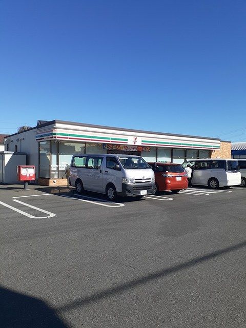 コンビニ　セブンイレブン（コンビニ）まで52m
