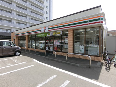 コンビニ　セブンイレブン札幌厚別中央1条店（コンビニ）まで619m
