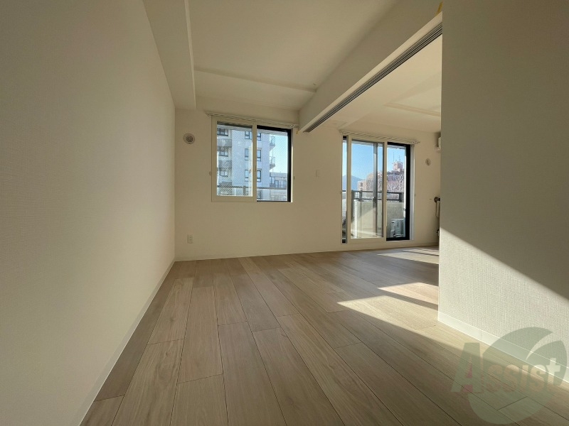 その他部屋・スペース　戸を閉めるとリビングと区切られた寝室にすることができますよ。