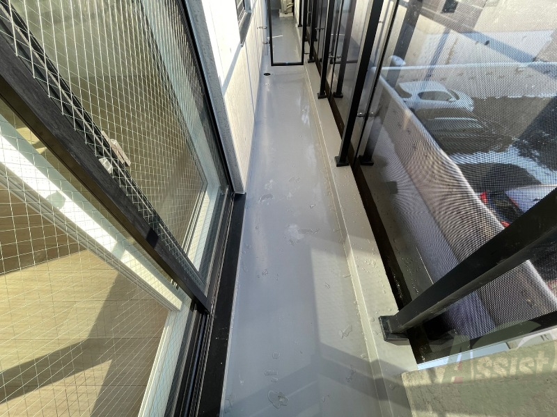 バルコニー　バルコニーです。洗濯物を干すもよし、一息つくもよしですね。