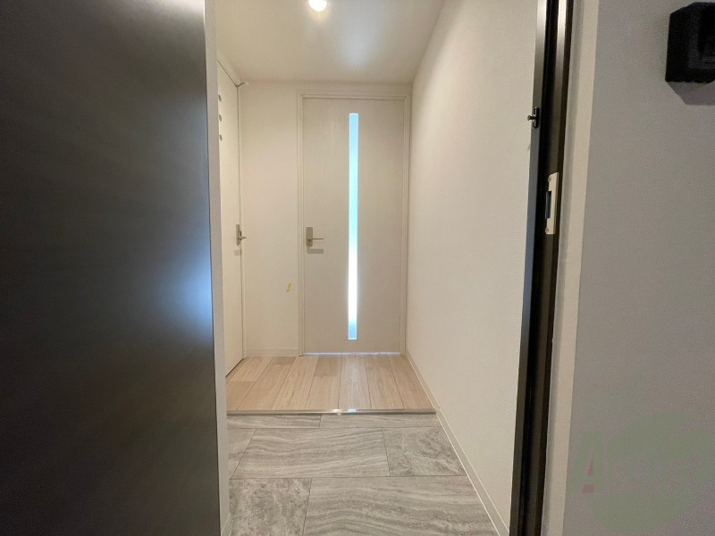 玄関　玄関です。ご覧の通り広々としていますね。