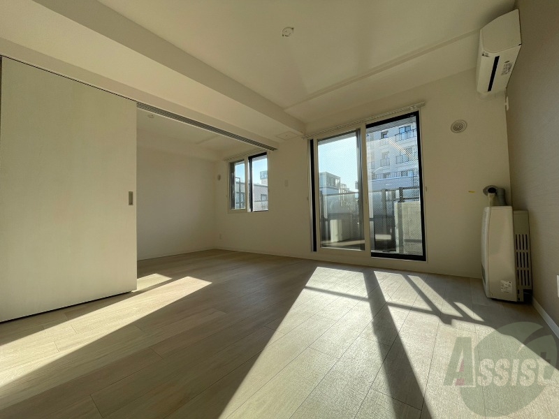 居室・リビング　広くてきれいなリビングです！快適に過ごせそうですね。