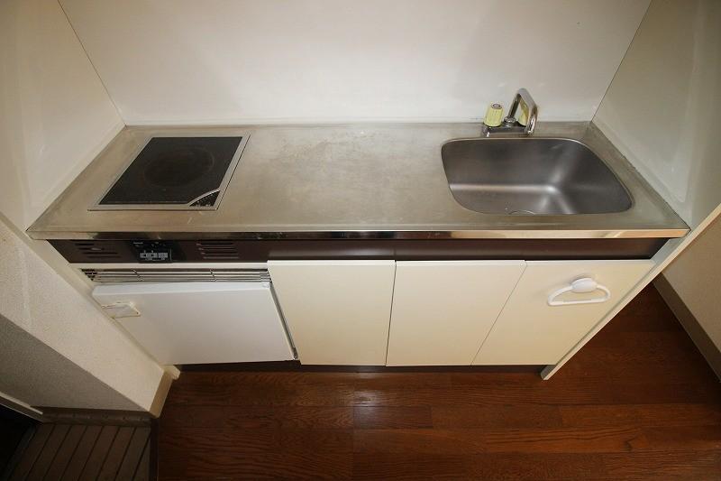 その他設備　IHコンロ、ミニ冷蔵庫つき！