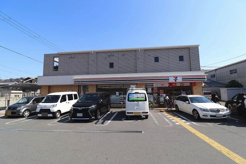 コンビニ　セブンイレブン大阪桃谷5丁目店（コンビニ）まで305m