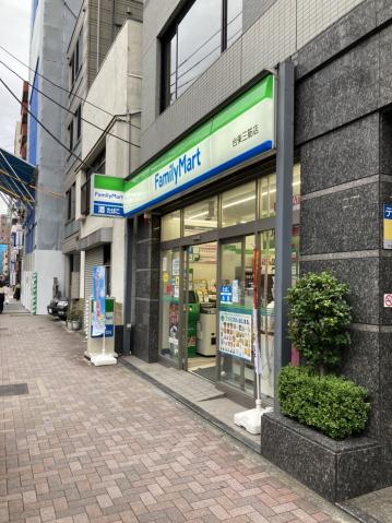 コンビニ　ファミリーマート（コンビニ）まで318m