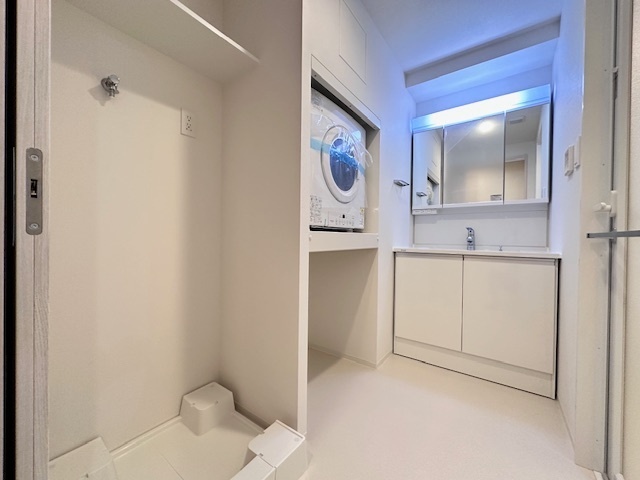 洗面設備　室内は現況を優先します