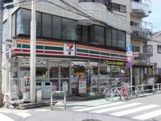 コンビニ　ファミリーマート 入谷二丁目店（コンビニ）まで214m