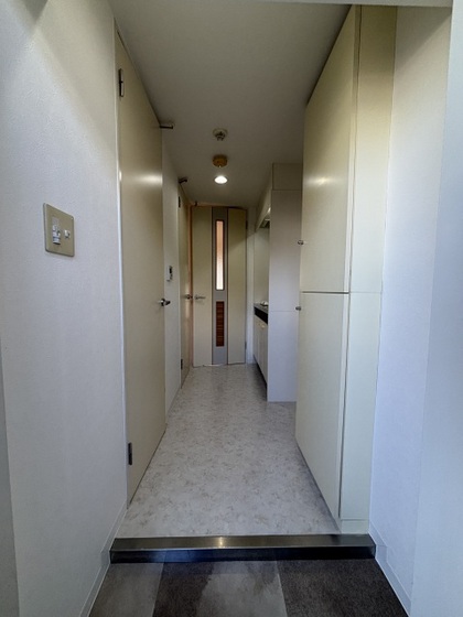 玄関　※掲載写真は同マンション別部屋参考写真となります。